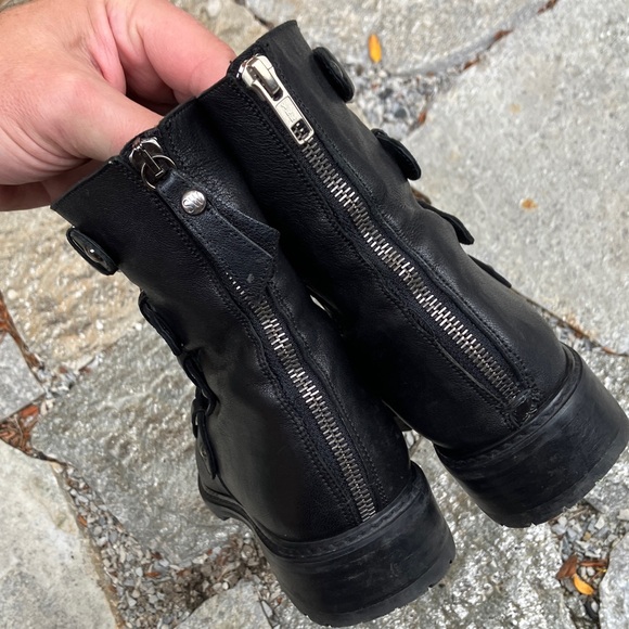 Stuart Weitzman - Picture 7 of 16